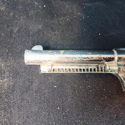 MATTEL FANNER SHOOTIN' SHELL TOY GUN W/SHELLS, LEATHER BELT HOLSTER AND TOY REMINGTON DERRINGER IN BELT BUCKLE
