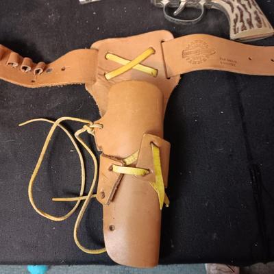 MATTEL FANNER SHOOTIN' SHELL TOY GUN W/SHELLS, LEATHER BELT HOLSTER AND TOY REMINGTON DERRINGER IN BELT BUCKLE