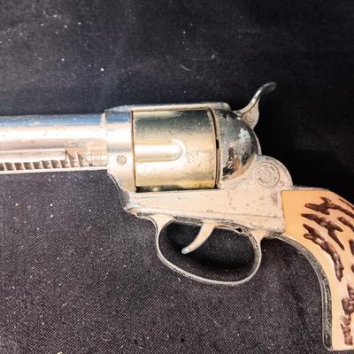MATTEL FANNER SHOOTIN' SHELL TOY GUN W/SHELLS, LEATHER BELT HOLSTER AND TOY REMINGTON DERRINGER IN BELT BUCKLE