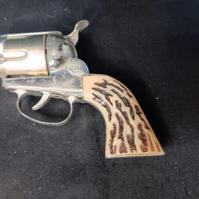 MATTEL FANNER SHOOTIN' SHELL TOY GUN W/SHELLS, LEATHER BELT HOLSTER AND TOY REMINGTON DERRINGER IN BELT BUCKLE