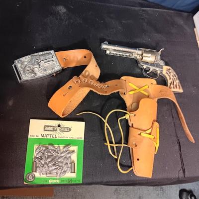 MATTEL FANNER SHOOTIN' SHELL TOY GUN W/SHELLS, LEATHER BELT HOLSTER AND TOY REMINGTON DERRINGER IN BELT BUCKLE