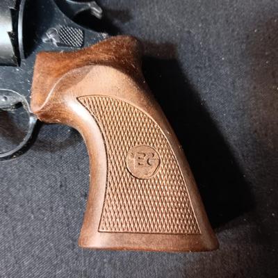 EDISON TOY CAP GUN MADE IN ITALY AND A VERY OLD DIE CAST TOY GUN
