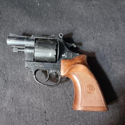 EDISON TOY CAP GUN MADE IN ITALY AND A VERY OLD DIE CAST TOY GUN