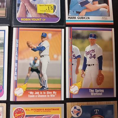 A VARIETY OF BASEBALL TRADING CARDS (1)