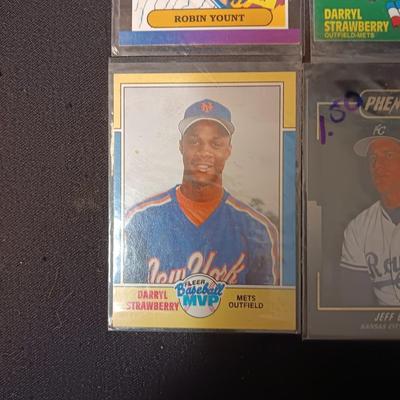 A VARIETY OF BASEBALL TRADING CARDS (1)