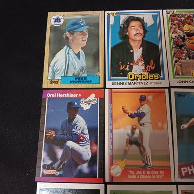 A VARIETY OF BASEBALL TRADING CARDS (2)