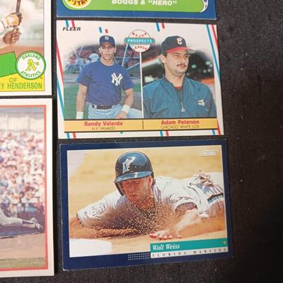 A VARIETY OF BASEBALL TRADING CARDS (2)