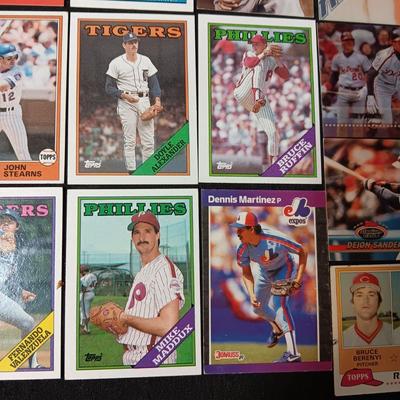 A VARIETY OF BASEBALL TRADING CARDS (4)