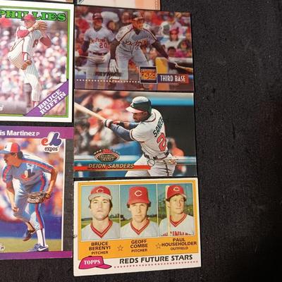 A VARIETY OF BASEBALL TRADING CARDS (4)