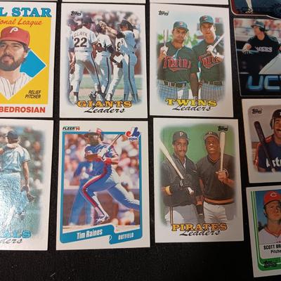 A VARIETY OF BASEBALL TRADING CARDS (5)