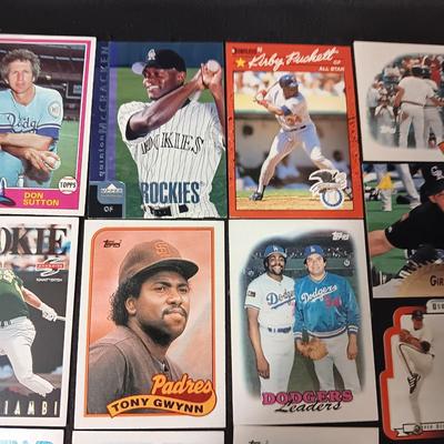 A VARIETY OF BASEBALL TRADING CARDS (5)