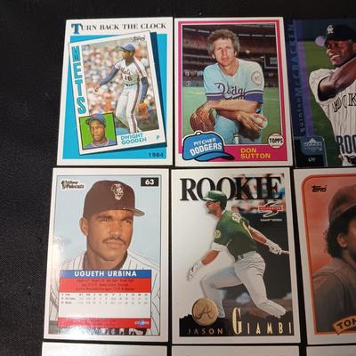 A VARIETY OF BASEBALL TRADING CARDS (5)