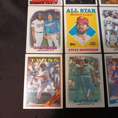 A VARIETY OF BASEBALL TRADING CARDS (5)