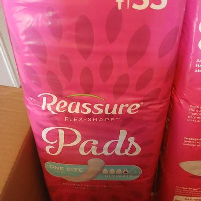 Brand new box of four 33 count latex free Reassure flex shape pads - 132 total in unopened bags