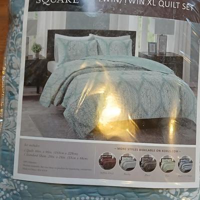 Chelsea Square Twin XL Quilt set with a nice off-white wool supreme Full size blanket