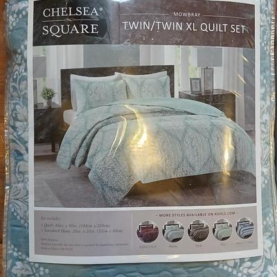 Chelsea Square Twin XL Quilt set with a nice off-white wool supreme Full size blanket