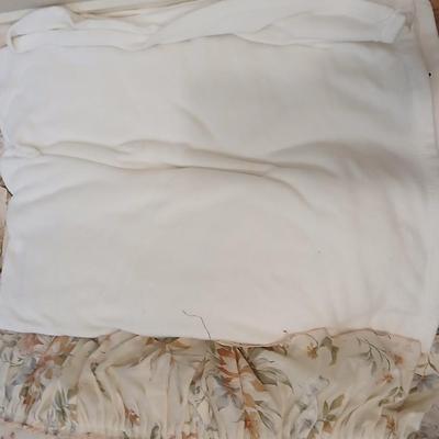 JC Penny quilted bedspread blanket with matching pillowcases and two additional blankets for added warmth!