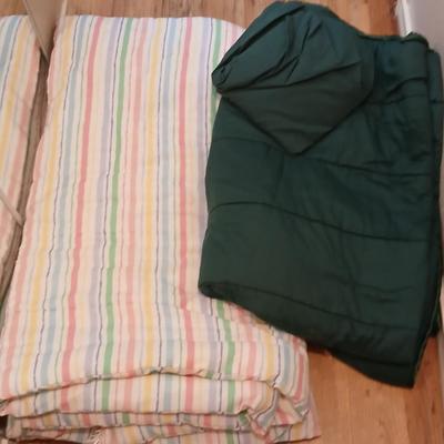 Dan River Inc. Striped colorful comforter Full / queen and a dark green Springs comforter with fitted sheet