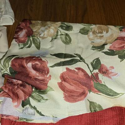 Variety of oval table linens