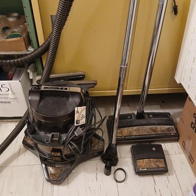 Rainbow canister Vacuum with attachments