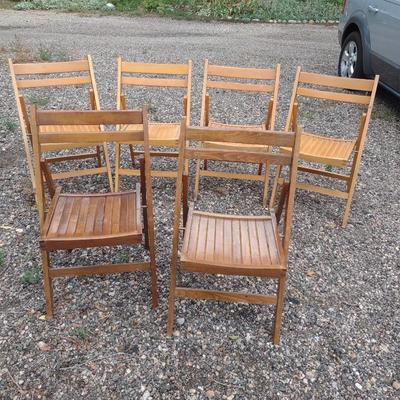 6 WOODEN FOLDING CHAIRS