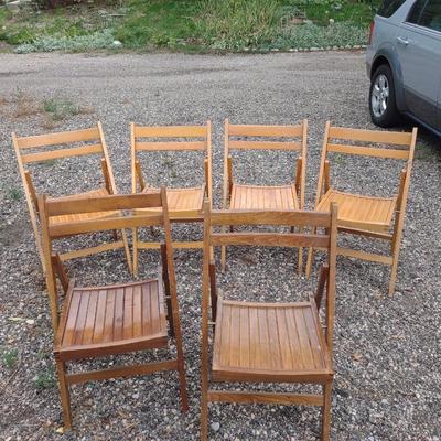 6 WOODEN FOLDING CHAIRS