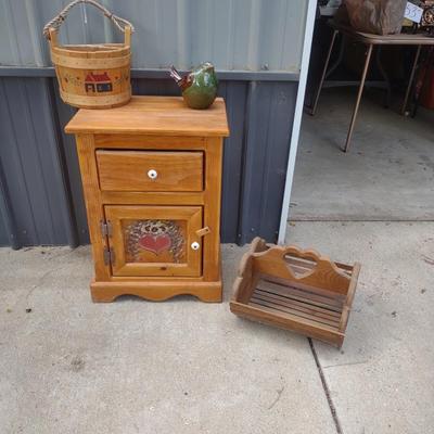 HEART THEMED KITCHEN CABINET AND DECOR