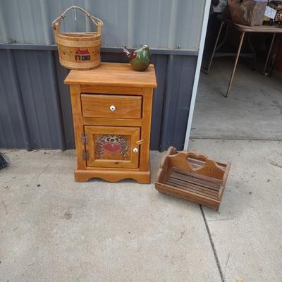 HEART THEMED KITCHEN CABINET AND DECOR