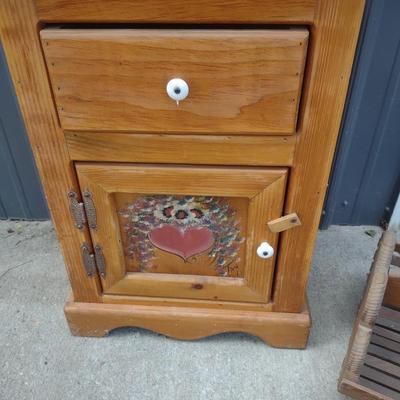 HEART THEMED KITCHEN CABINET AND DECOR