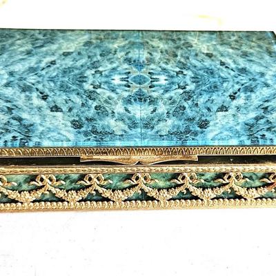 Sale Photo Thumbnail #86: in good condition
top appears to me to be blue, bottom appears to me to be green
