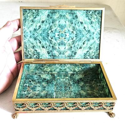 Sale Photo Thumbnail #90: in good condition
top appears to me to be blue, bottom appears to me to be green