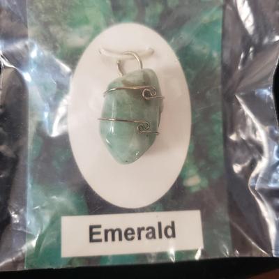 13 'Heaven and Earth' Stone Pendants (ST-KD)