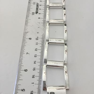 Linda Dano chunky silver tone Square curve link bracelet very nice. Excellent condition.