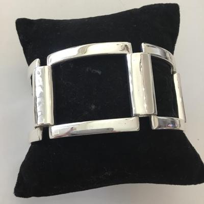 Linda Dano chunky silver tone Square curve link bracelet very nice. Excellent condition.