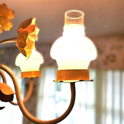 Sale Photo Thumbnail #125: In good condition
you will be removing this lamp if you purchase