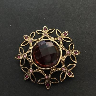 Beautiful vintage Rhinestone brooch pin