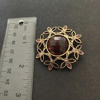 Beautiful vintage Rhinestone brooch pin