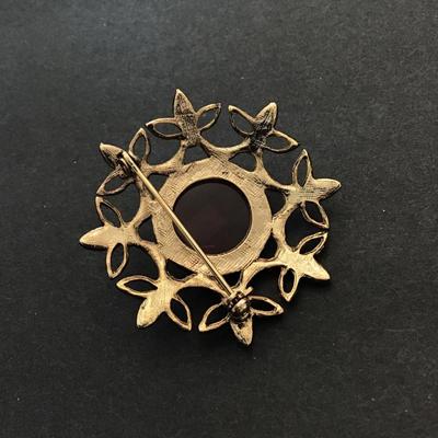 Beautiful vintage Rhinestone brooch pin
