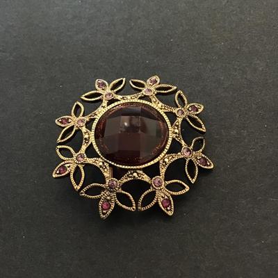 Beautiful vintage Rhinestone brooch pin