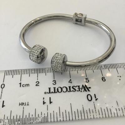 Beautiful stainless steel hinged bracelet