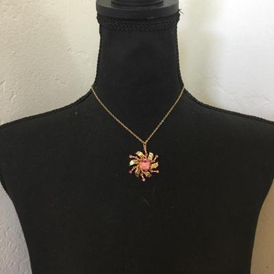 Gorgeous, vintage, crystal pink rhinestone pendant necklace very beautiful very nice