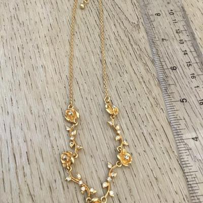 Vintage Avon satin gold tone, rose necklace