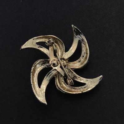 Vintage gold tone brooch with red Rhinestones