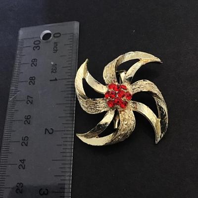 Vintage gold tone brooch with red Rhinestones