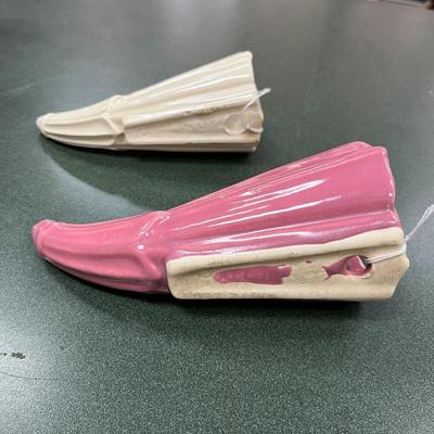Sale Photo Thumbnail #89: Pair McCoy Cornucopia Horn Wall Pockets.  One Pink and one white.
Pink is 8" long and white 6" long