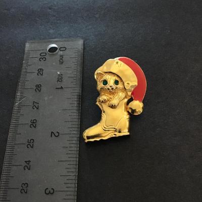 Cute Avon cat brooch pin