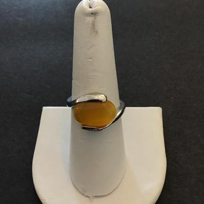Pretty silver tone ring with yellow cabochon gemstone