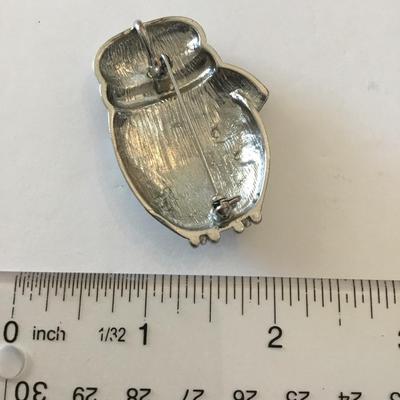 Cute vintage, chubby enamel Christmas penguin brooch