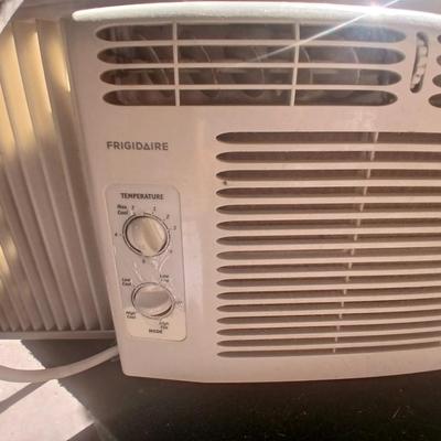 Working Frigidaire air conditioner unit -