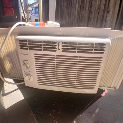 Working Frigidaire air conditioner unit -